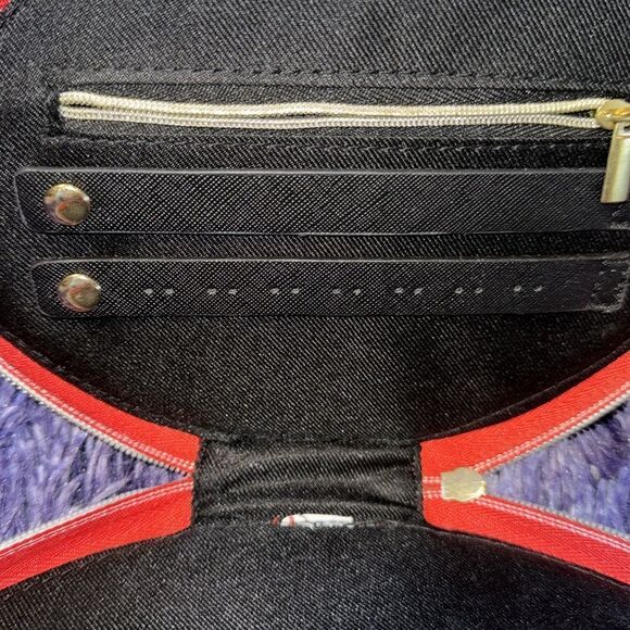 Juicy Couture red lip shaped jewelry storage travel case - Picture 5 of 7